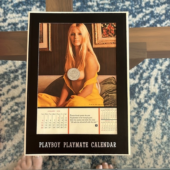 1970 PLAYBOY PLAYMATE DESK CALENDAR - GREAT CONDITION - WITH SLEEVE - RARE! - Picture 2 of 4
